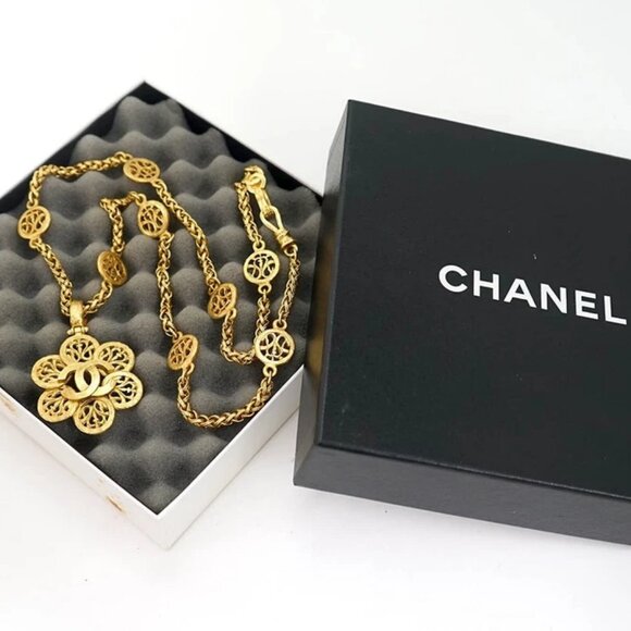 CHANEL CC Logo Flower Filigree Round Necklace 31&#034; Gold Tone 95A Auth w/Box - Picture 9 of 9